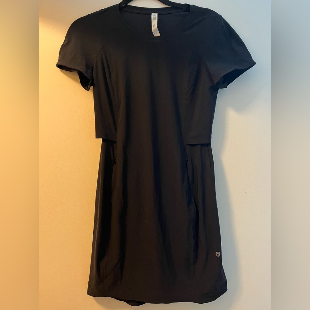 Lululemon Black Dress size 4 with pockets and ventilation